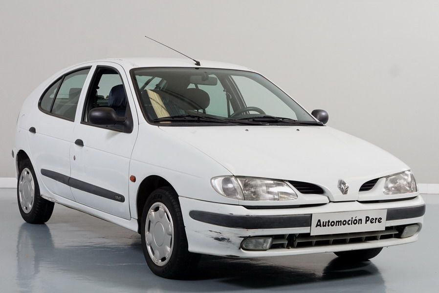 Renault Megane 1.9 Turbodiesel RN. Económico, Revisado y Garantía 12 Meses.