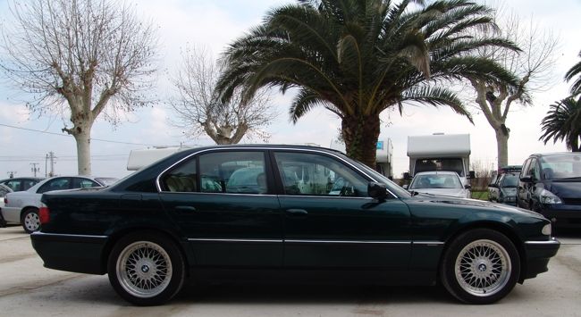 BMW 735i V8