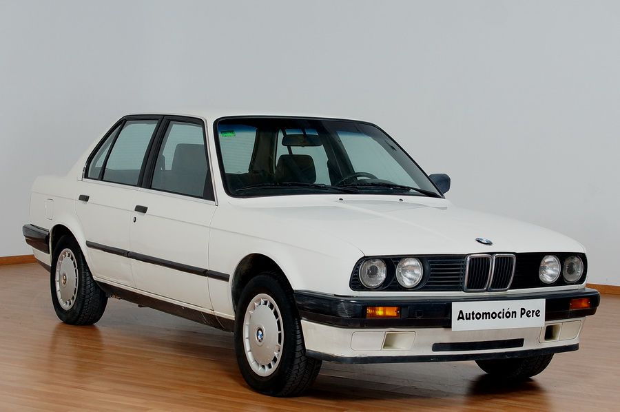 BMW. 318i (E30)