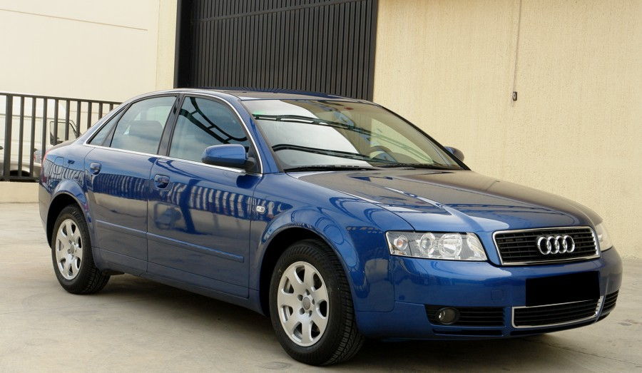 AUDI A4 2.0i 130 CV. MULTITRONIC. NACIONAL