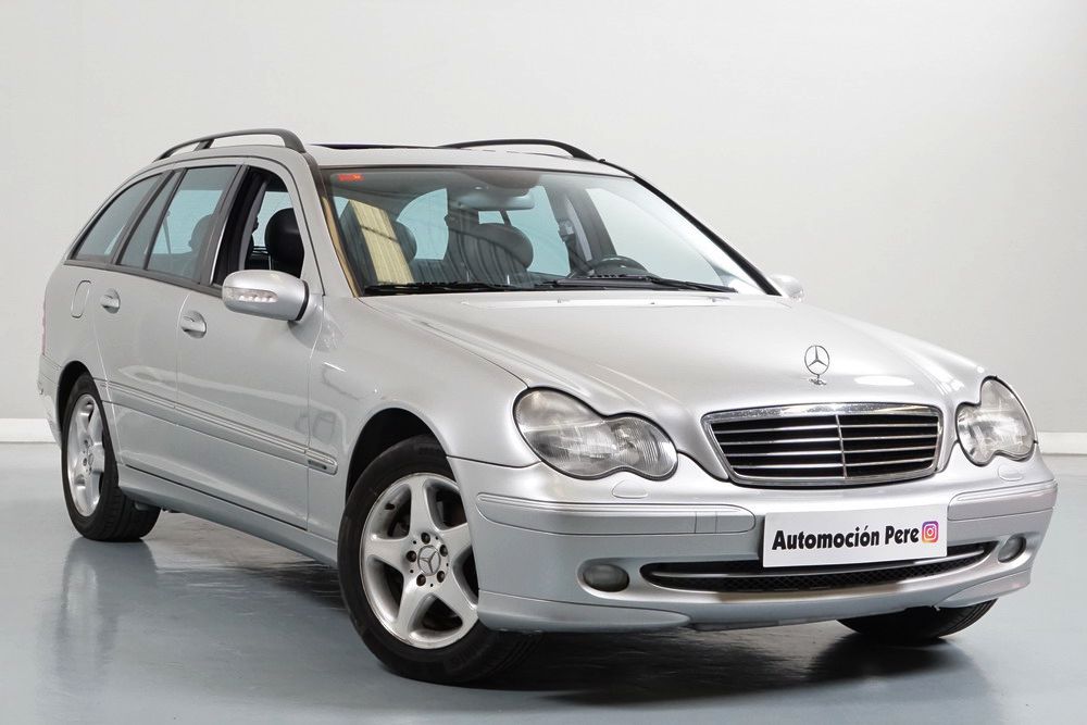Mercedes Benz C240T Avantgarde. Único Propietario. Revisiones Selladas. Automático.