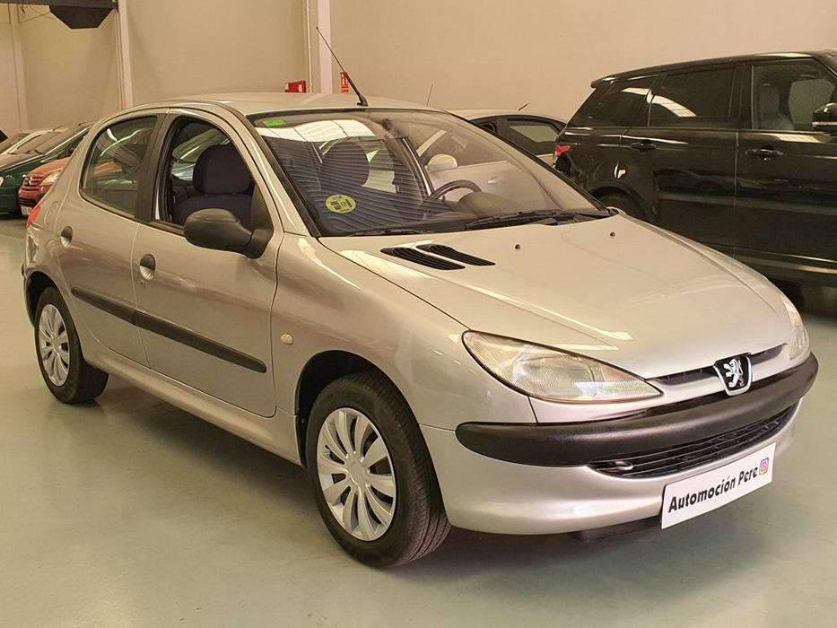 Peugeot 206 1.4i 75 CV XR Présence. Único Propietario. Pocos Kms. Ecónomico. Garantía 1 Año.