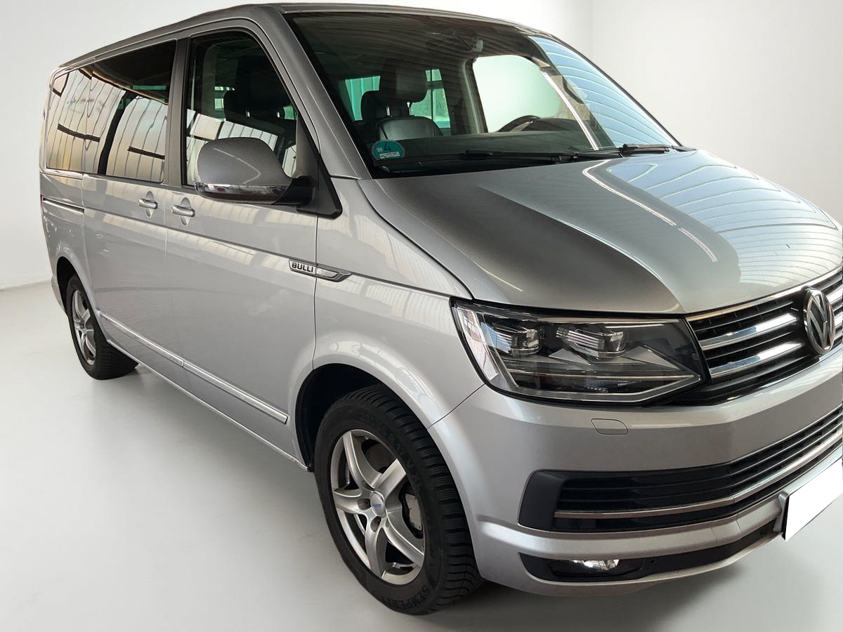 Disponible: Volkswagen T6 Multivan 2.0 TDI 205 CV DSG/7 70 Jahre Bulli. Libro de mantenimiento digital. Equipado!